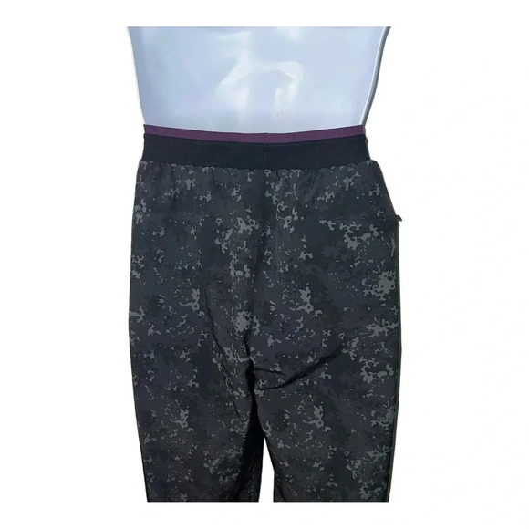 Fabletics men’s fundamental pants black camo sz MED NWT - Picture 3 of 4